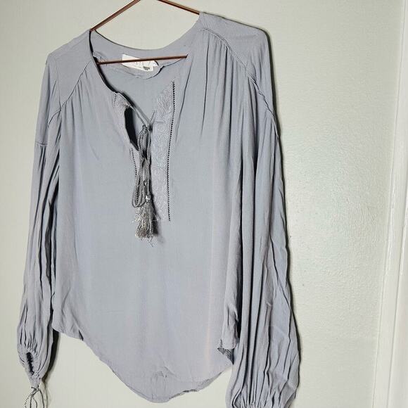 ASTR the Label Pale Grey Tie at Neck Wrist Ties Tassle Blouse Size Small - Picture 3 of 12